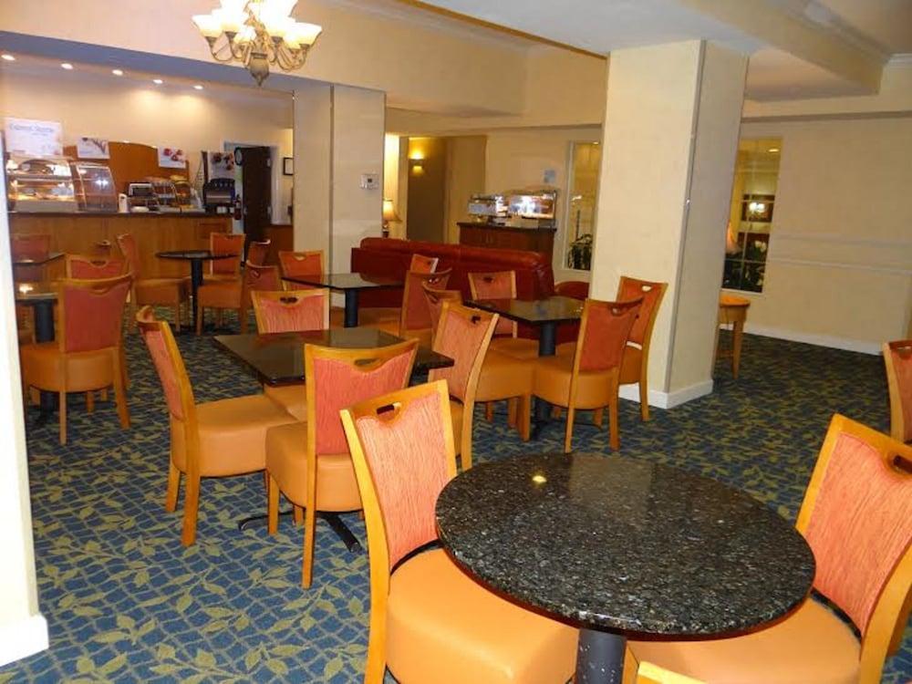 Holiday Inn Express Hotel & Suites Salisbury - Delmar By Ihg Экстерьер фото
