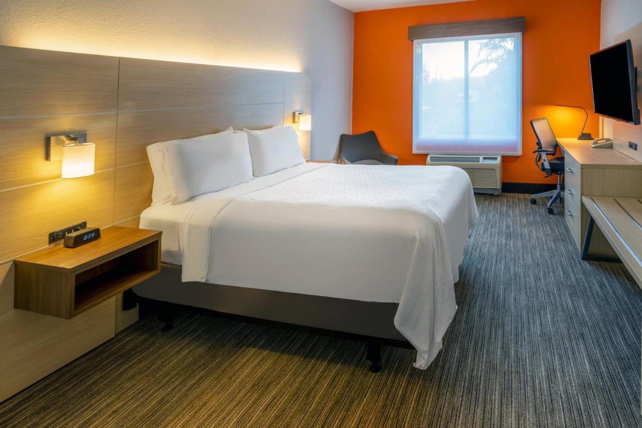 Holiday Inn Express Hotel & Suites Salisbury - Delmar By Ihg Экстерьер фото