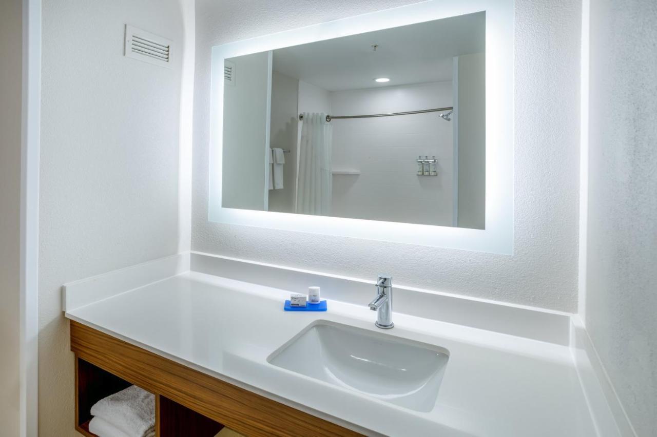 Holiday Inn Express Hotel & Suites Salisbury - Delmar By Ihg Экстерьер фото
